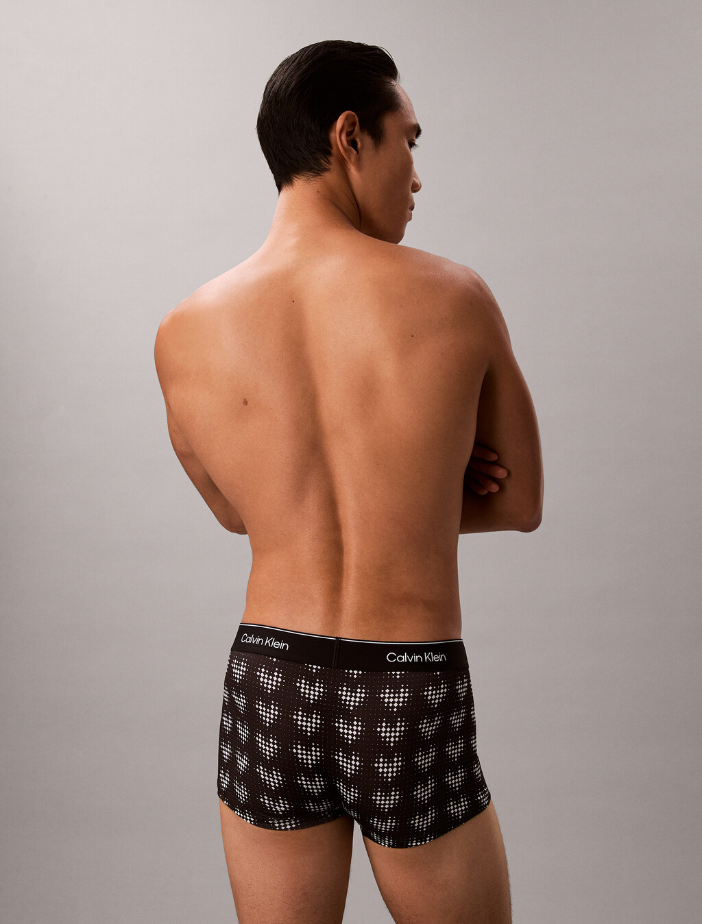 Buy 남성 아이콘 마이크로 스트레치 - VDAY 로우 라이즈 트렁크 in color BLACK PRINT