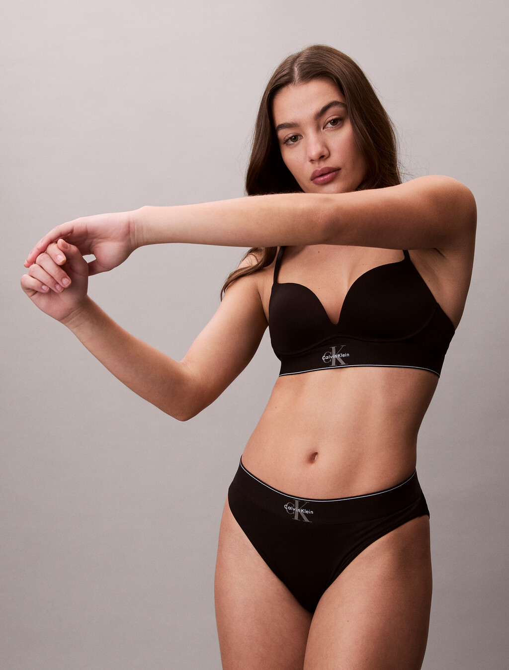 Buy 여성 CK 그래픽 AF 푸쉬업 브라 in color BLACK