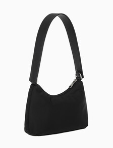 Buy 여성 CKJ 슬릭 숄더 백 in color BLACK