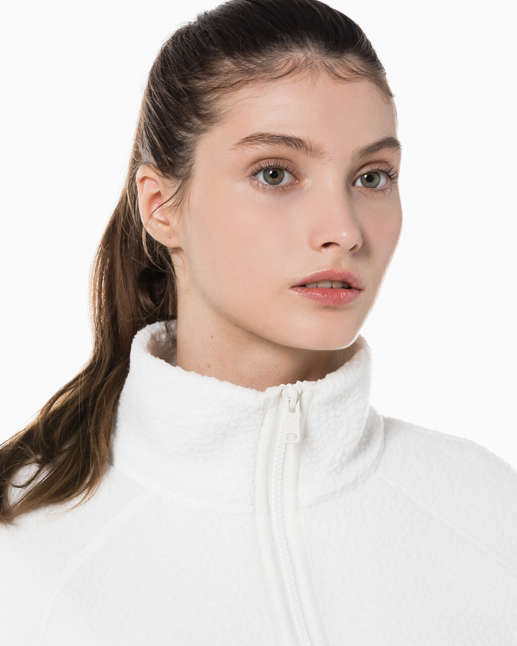 Buy 여성 릴랙스핏 쉐르파 크롭 풀오버 in color WHITE