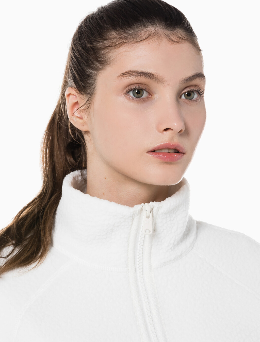 Buy 여성 릴랙스핏 쉐르파 크롭 풀오버 in color WHITE