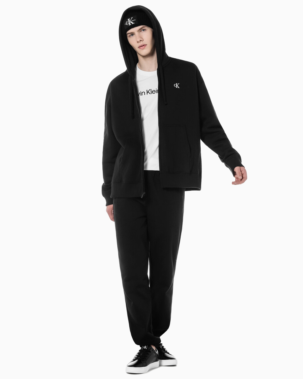 Buy 남성 스탠다드 로고 테리 조거팬츠 in color BLACK BEAUTY