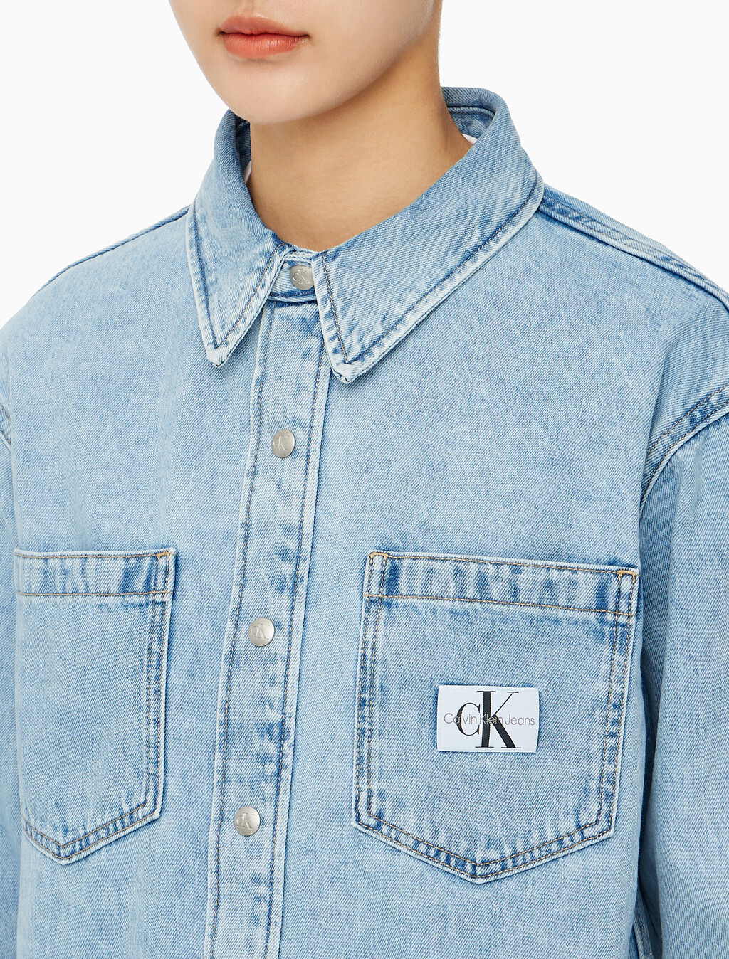 Buy 여성 오버사이즈 데님 셔츠 in color CHALKY BLUE
