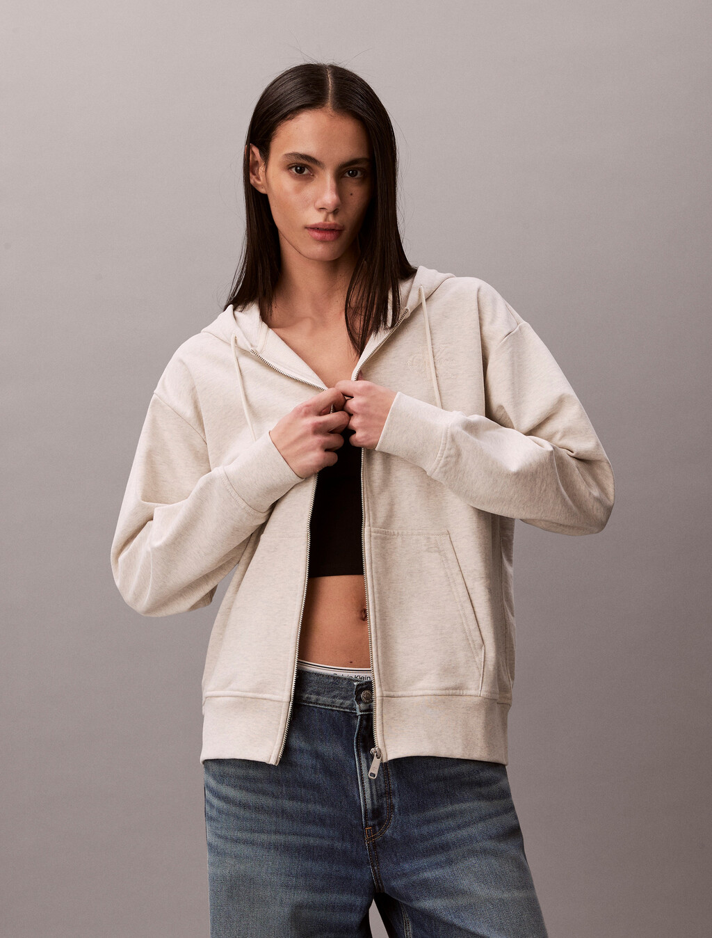 Buy 여성 엠보 모노로고 집업 후디 스웻셔츠 in color VANILLA HEATHER