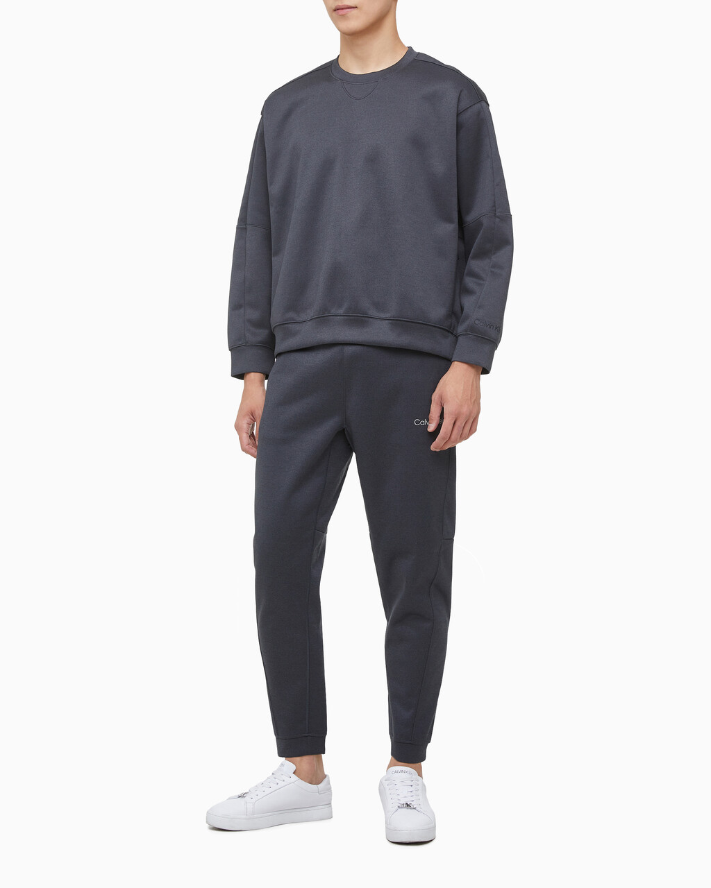 Buy 남성 릴렉스핏 스웻셔츠 in color BLACK