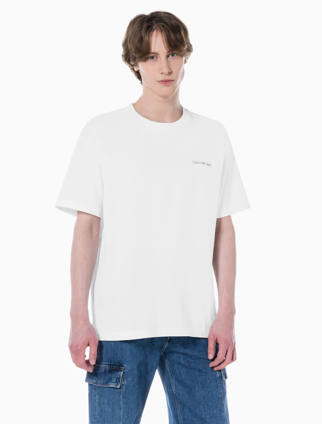 Buy 남녀공용 릴렉스핏 로고 반팔 티셔츠 in color BRIGHT WHITE