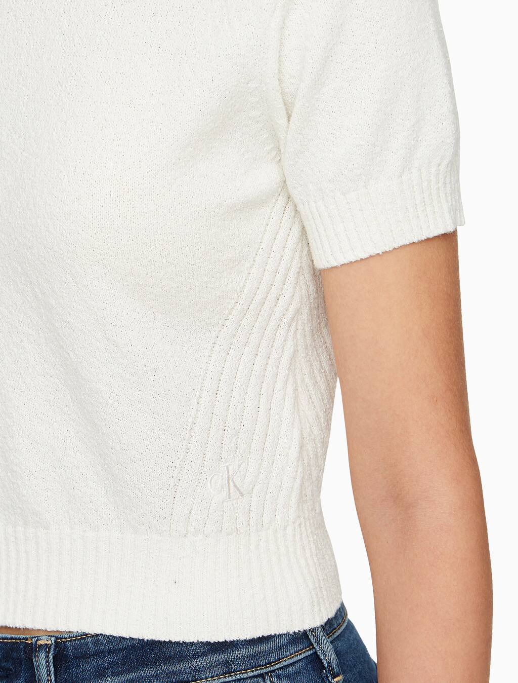 Buy 여성 크롭 반팔 스웨터 in color WHITE