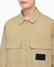 Buy 남성 오버사이즈핏 프리미엄 에센셜 집업 셔츠 in color TRAVERTINE
