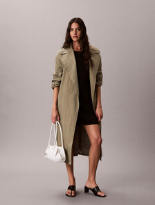 Buy 여성 엠보스드 로고 비즈니스 멀티 컴퍼넌트 숄더 백 in color White Alyssum