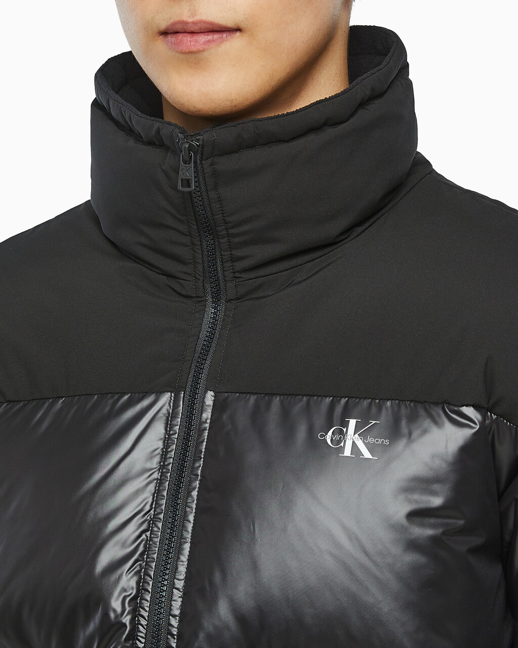 Buy 남녀공용 릴렉스 숏 블로킹 다운 푸퍼 in color CK BLACK