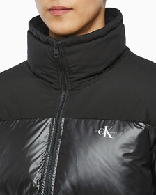 Buy 남녀공용 릴렉스 숏 블로킹 다운 푸퍼 in color CK BLACK