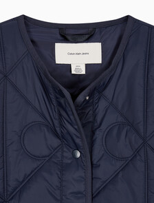 Buy 여성 라이트웨이트 AOP 퀼티드 라이너 자켓 in color Navy