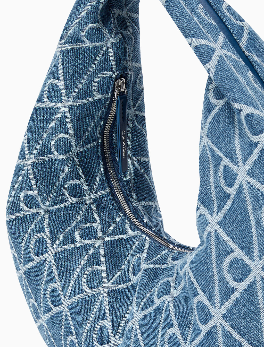 Buy 여성 엠블럼 데님 호보 백 in color Denim JQD Medium Wash