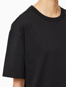 Buy 남녀공용 릴렉스핏 로고 반팔 티셔츠 in color CK BLACK