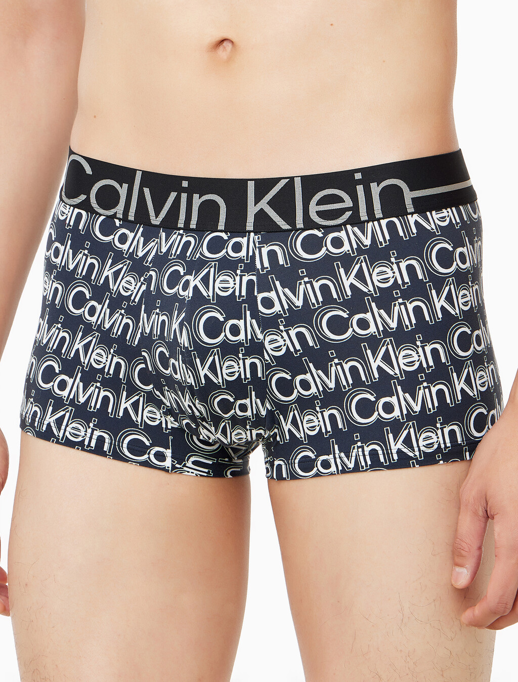 Buy 남성 뉴 사인 로고 로우 라이즈 트렁크 in color Black Print