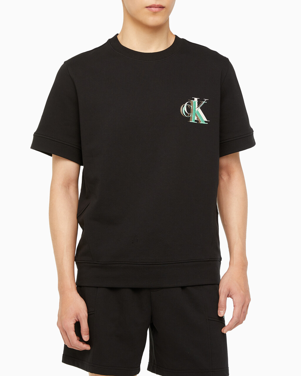 Buy 남성 레귤러핏 오프 플레이스드 모노그램 스웨트 반팔 티셔츠 in color CK BLACK