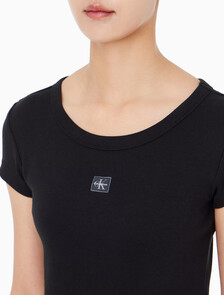 Buy 여성 우븐라벨 립 베이비 티 in color BLACK