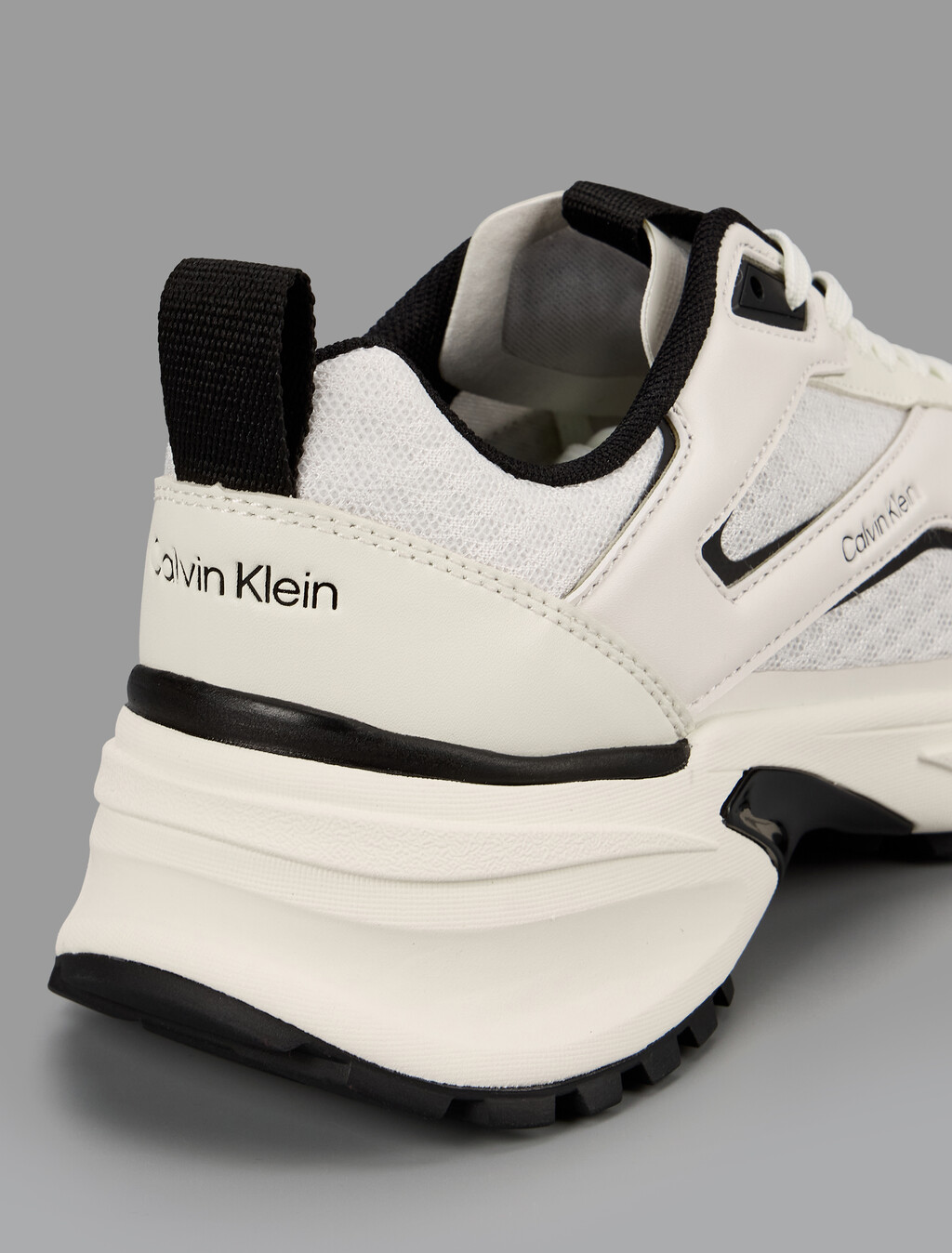 Buy 여성 트레일블레이저 하이크 런 메쉬 슈즈 in color WHITE