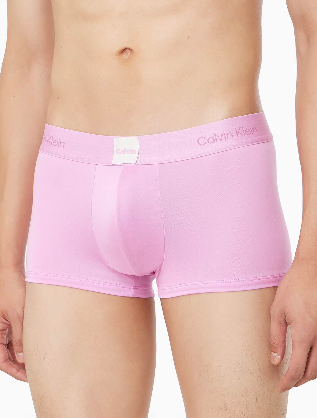 Buy 남성 모던 로고 패치 마이크로 로우 라이즈 트렁크 in color Pink