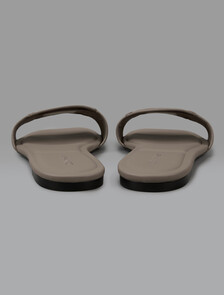 Buy 여성 아미라 엠블 스퀘어 플랫 샌들 in color Beige