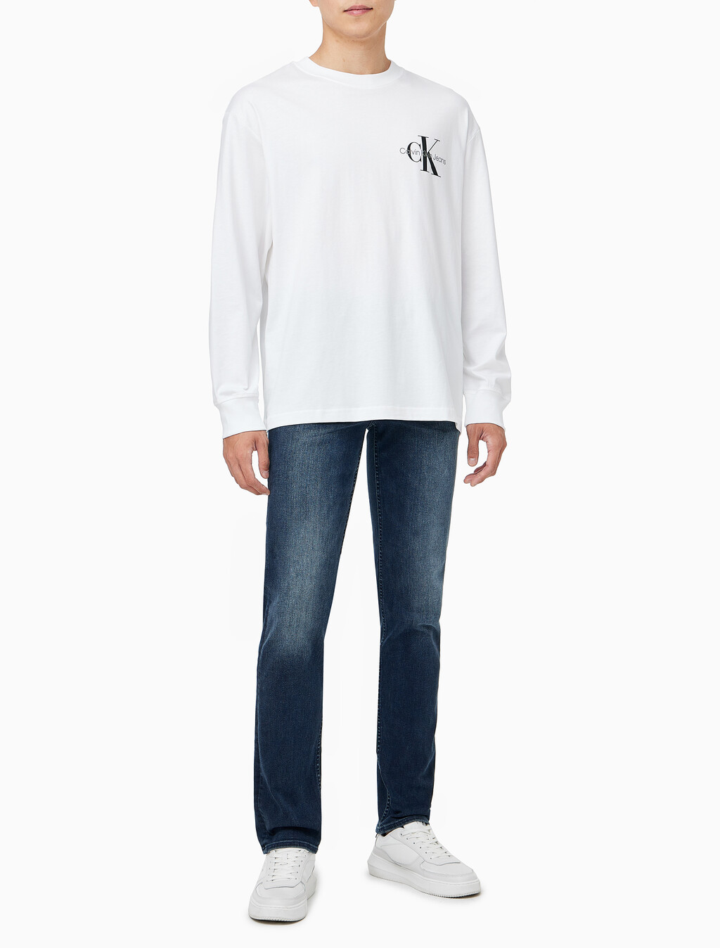 Buy 남녀공용 릴렉스핏 모노그램 로고 긴팔 티셔츠 in color BRIGHT WHITE