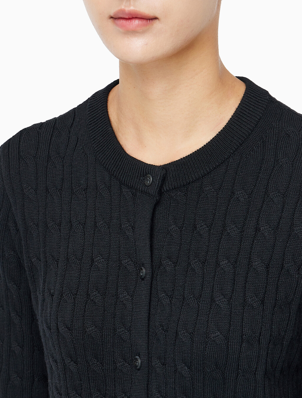 Buy 여성 울 케이블 크루넥 가디건 in color BLACK