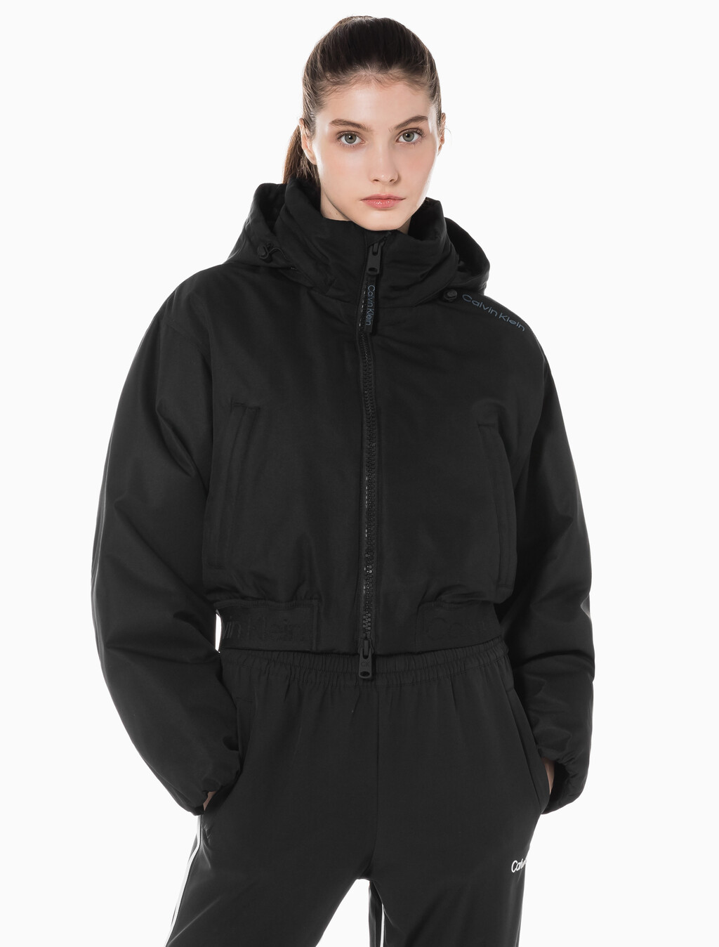 Buy 여성 크롭 패디드 재킷 in color BLACK