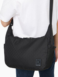 Buy 남성 유틸리티 엠블럼 크로스바디 in color BLACK