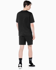 Buy 남성 레귤러 핏 프라이드 하이 스트레치 우븐 쇼츠 in color BLACK
