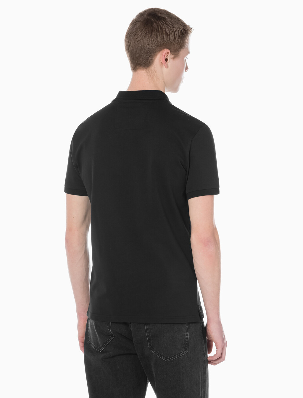 Buy 남성 슬림핏 CK 로고 뱃지  폴로 티셔츠 in color CK BLACK