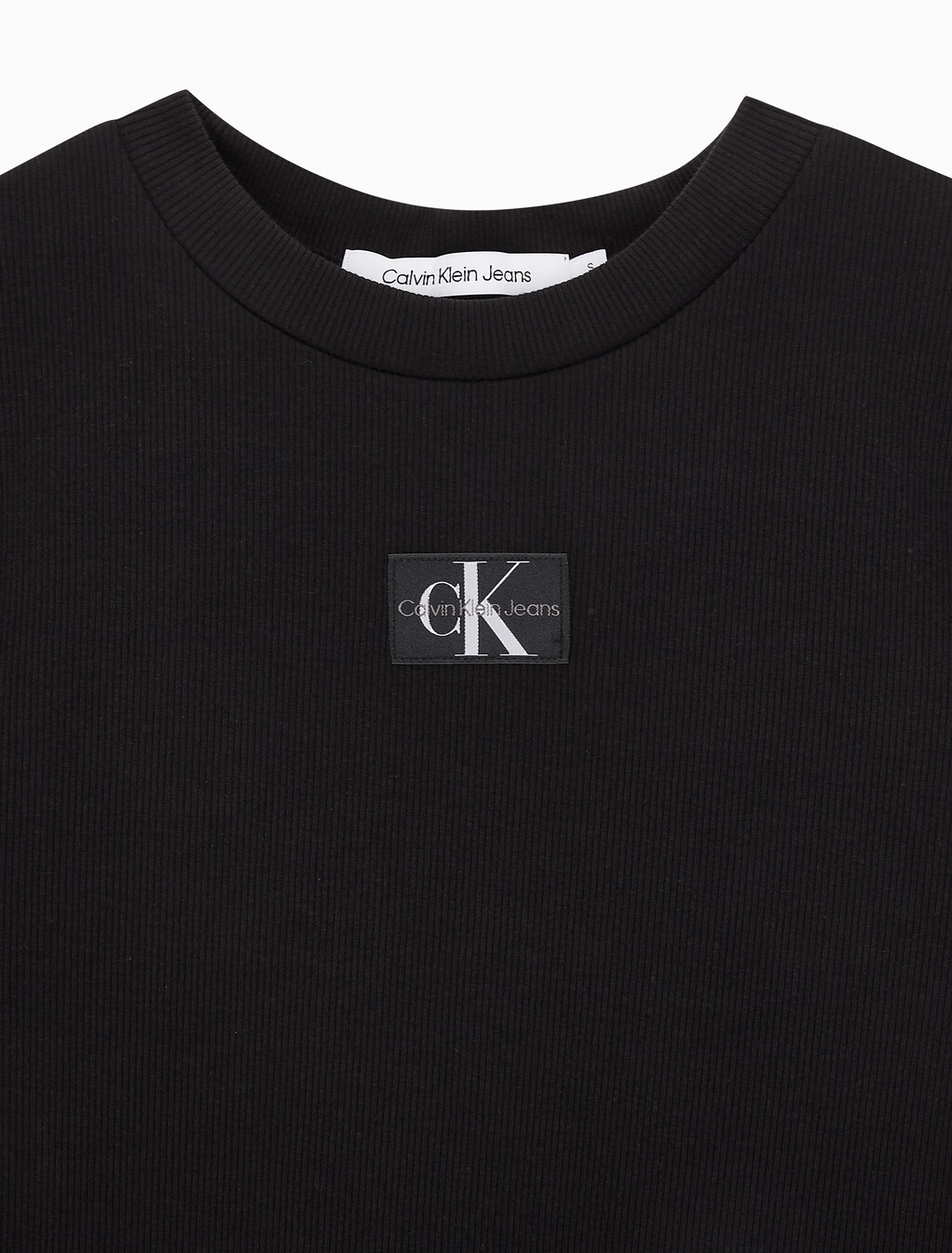 Buy 여성 로고 뱃지 크롭 반팔 티셔츠 in color CK BLACK