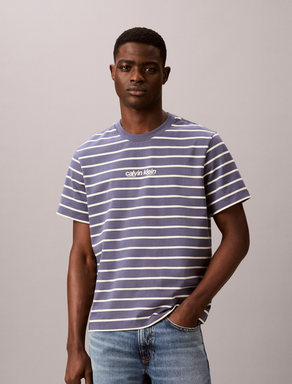 Buy 스트라이프 이지 올나잇 로고 티 in color Blue