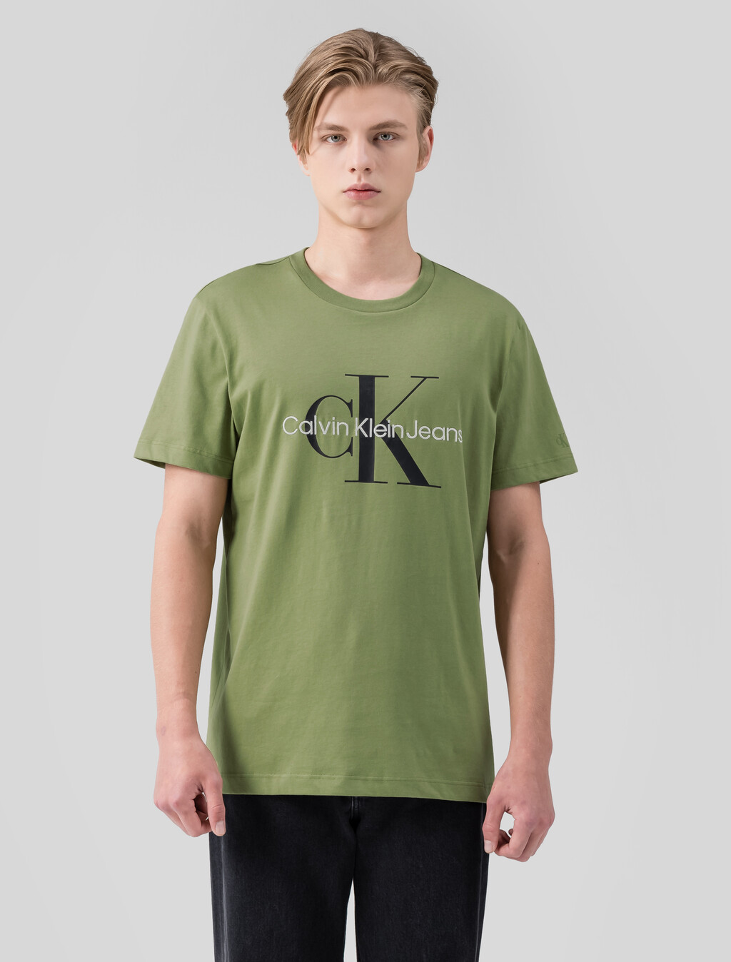 Buy 남성 레귤러핏 모노그램 엠브로이더리 로고 반팔 티셔츠  in color KHAKI