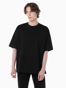 Buy 남성 릴렉스핏 그래픽 기능성 반팔 티셔츠 in color CK BLACK