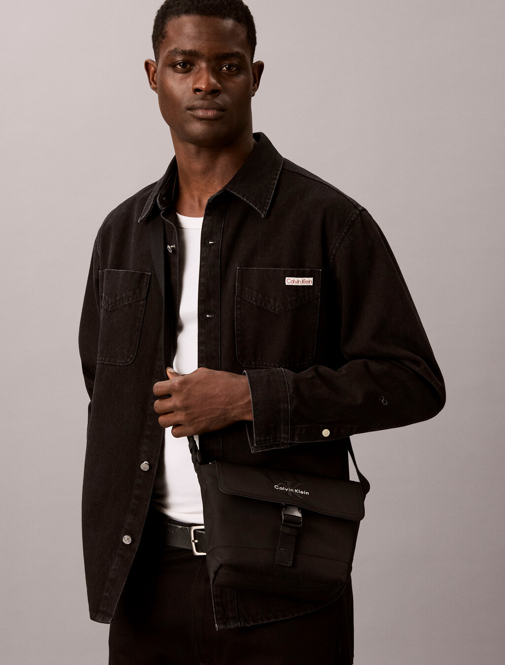 Buy 남성 볼드 로고 나일론 헤더 스몰 플랩 메신저 백 in color BLACK