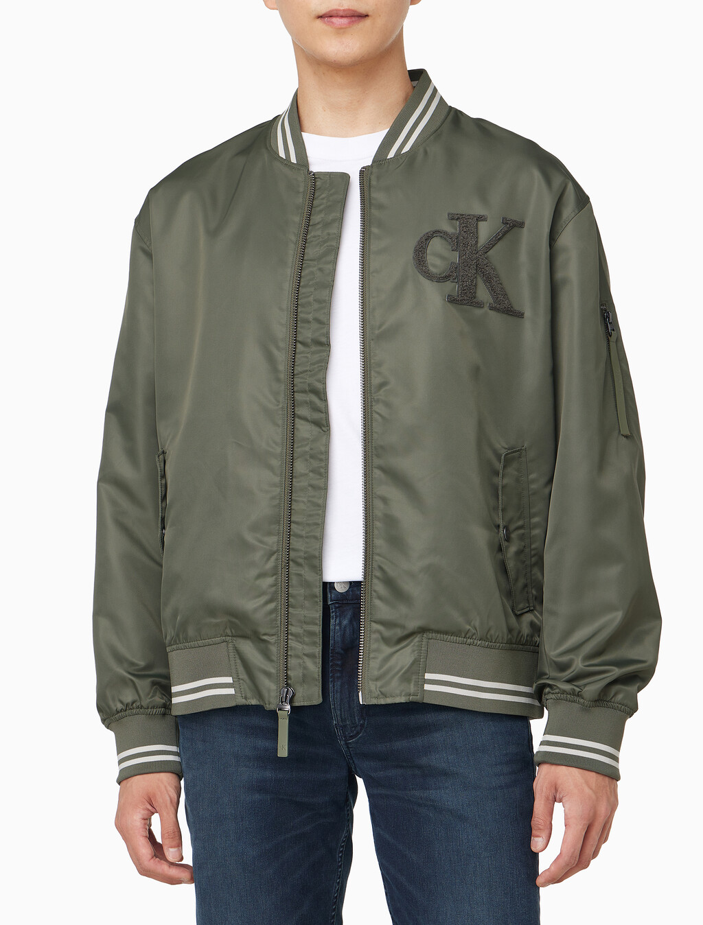 Buy 남성 티핑 디테일 히어로 패딩 보머 in color DUSTY OLIVE