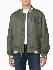 Buy 남성 티핑 디테일 히어로 패딩 보머 in color DUSTY OLIVE