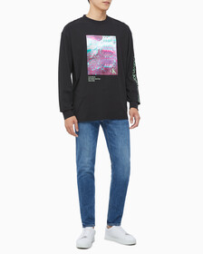 Buy 남성 하이퍼 리얼 랜드스케이프 긴팔 티셔츠 in color CK BLACK