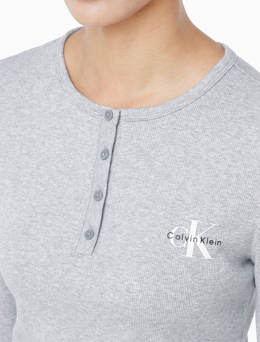 Buy 여성 모노그램 롱슬리브 헨리넥 티셔츠 in color HEROIC GREY HEATHER