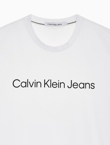 Buy 남성 레귤러핏 인스티튜셔널 로고 스트레치 반팔 티셔츠  in color BRIGHT WHITE