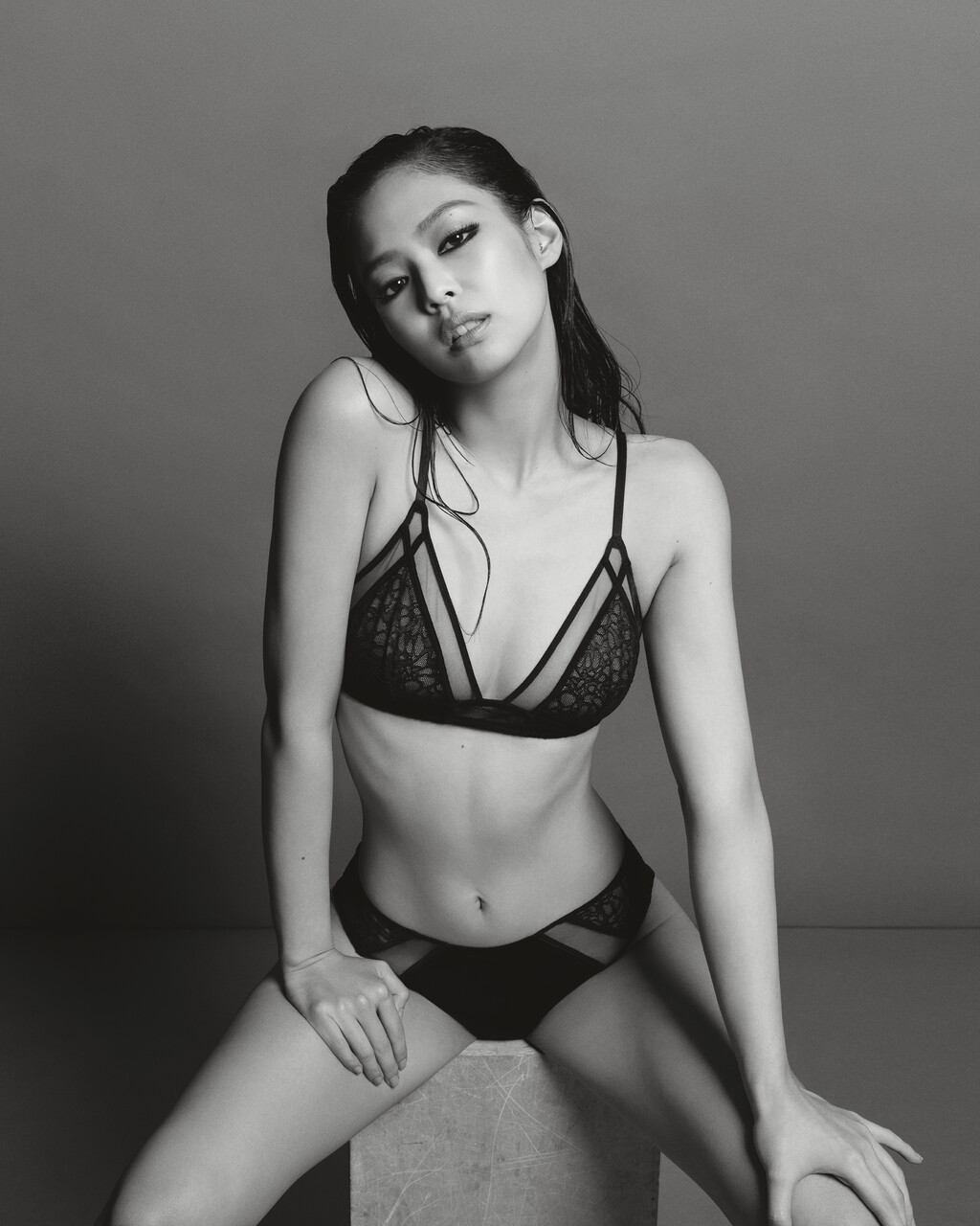 Buy 여성 CK 블랙 그래픽 레이스 AF 힙스터 팬티 in color BLACK