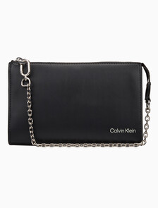 Buy 여성 엘러멘털 체인 파우치 토트백 in color BLACK BEAUTY