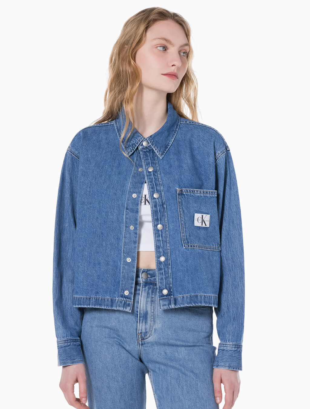 Buy 여성 크롭 대드핏 데님 셔츠 in color CHALKY BLUE
