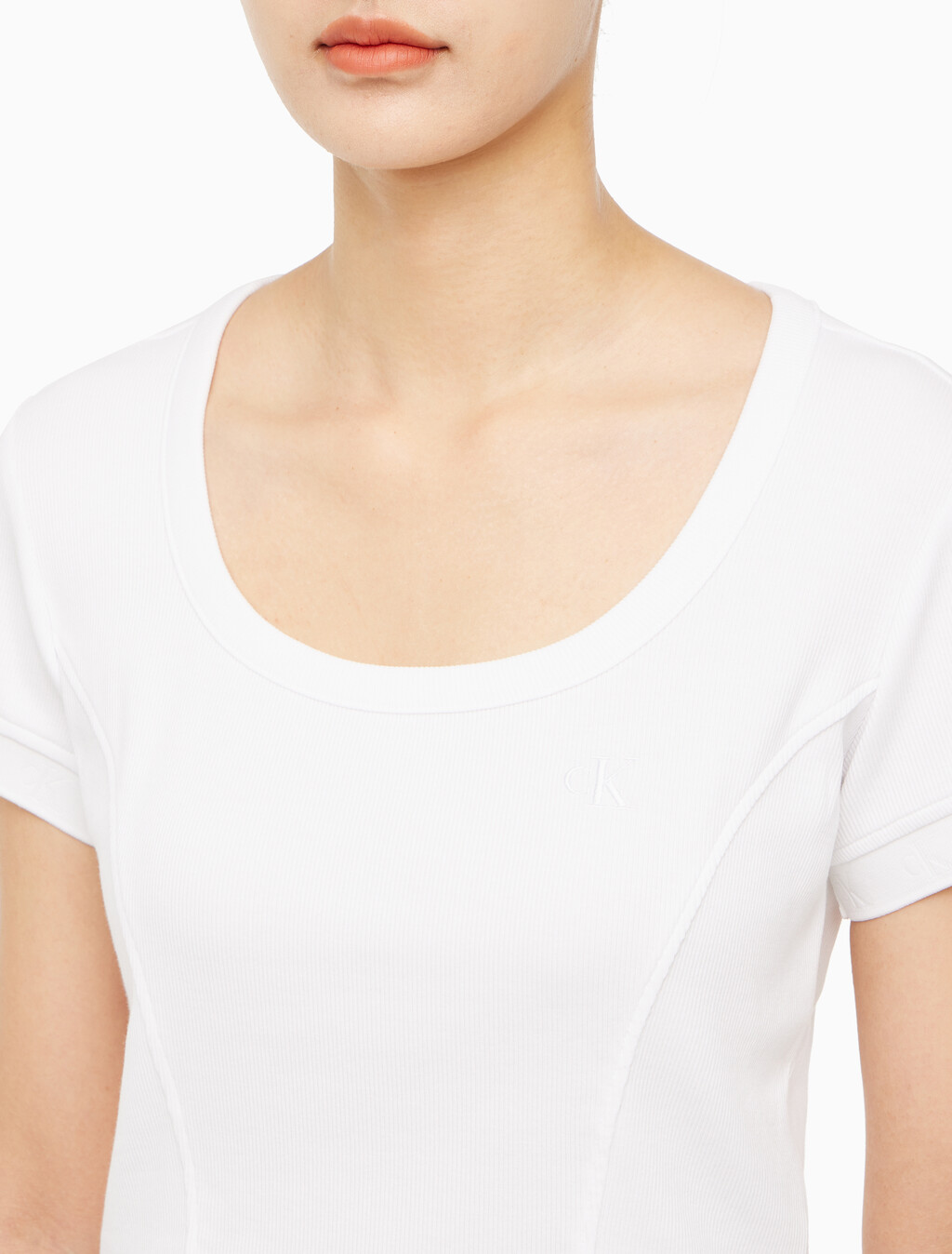 Buy 여성 엠보스 로고 U넥 크롭 반팔 티셔츠 in color BRIGHT WHITE
