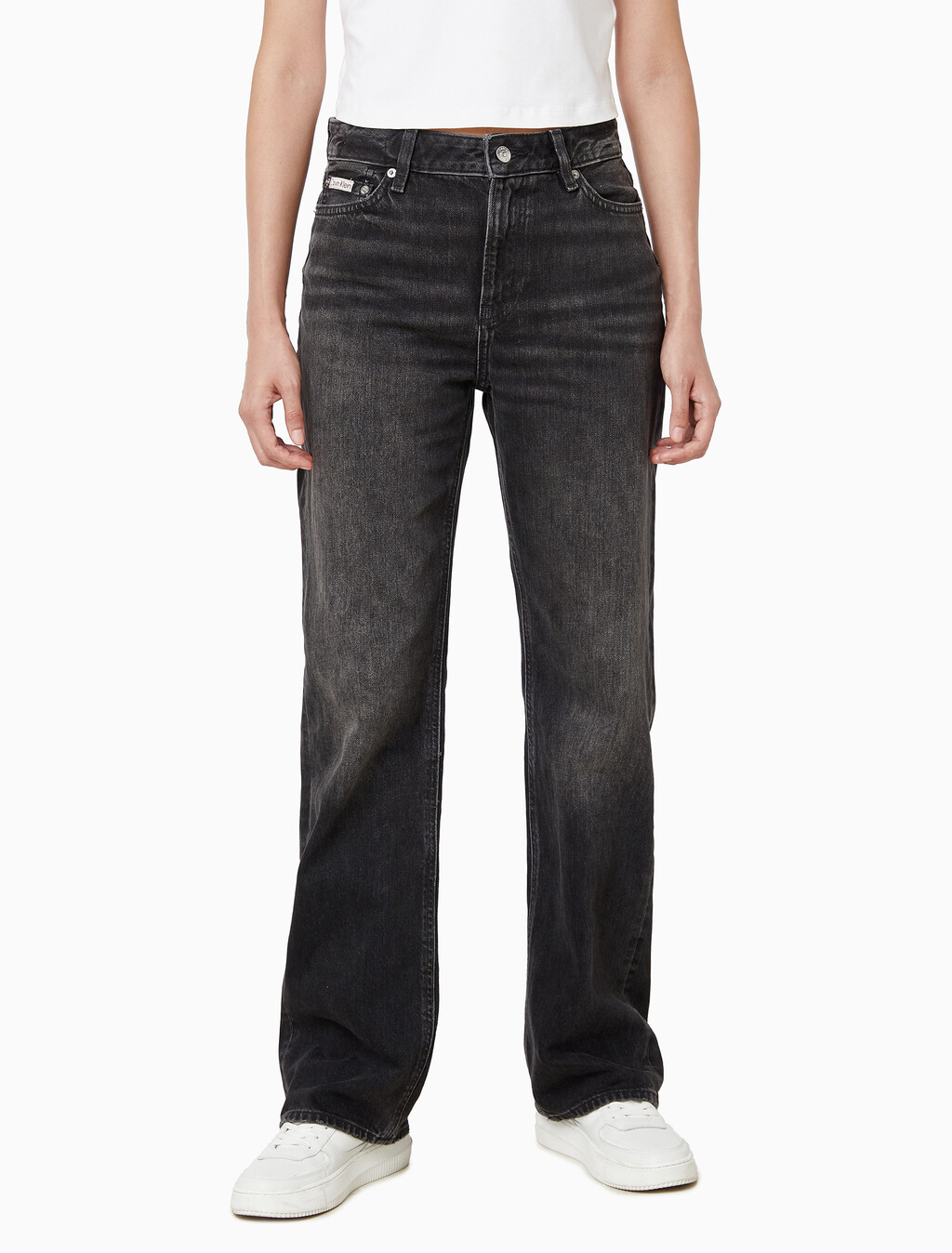 Buy 여성 시그니처 90S 스트레이트핏 블랙 데님 in color Black