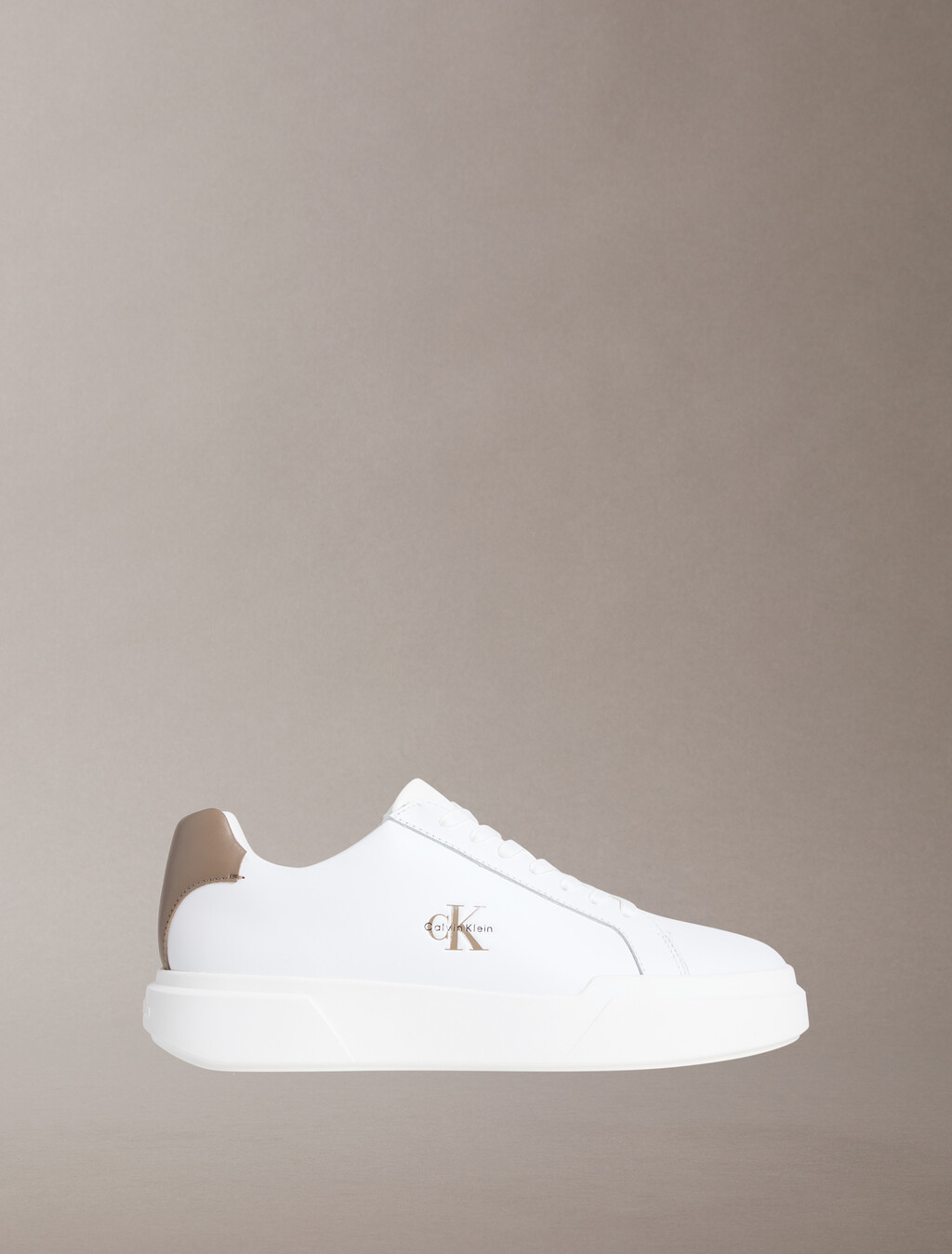 Buy 남성 미네르바 청키 레더 레이스업 컵솔 스니커즈 in color Bright White/Desert Taupe