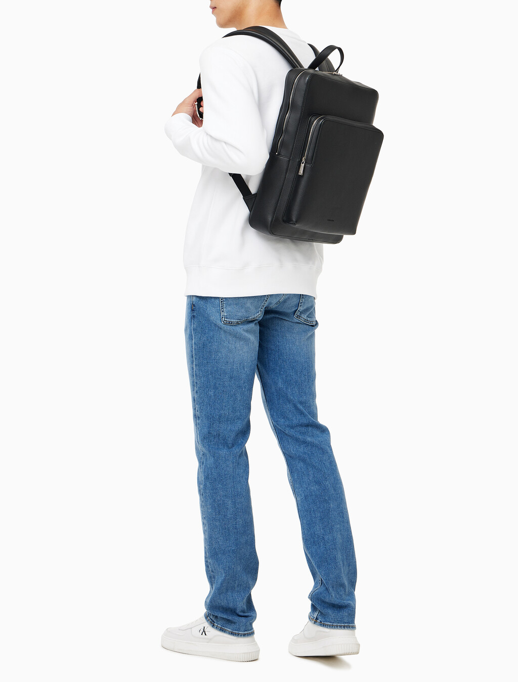 Buy 남성 CK 마이크로 페블 슬림 백팩 in color BLACK