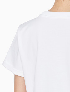 Buy 여성 리퀴드 CK 크롭 반팔 티셔츠 in color BRILLIANT WHITE