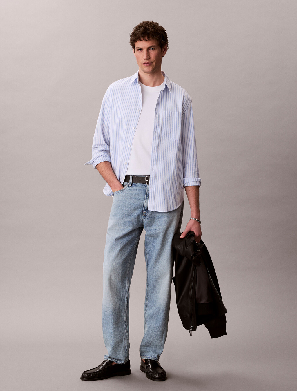 Buy 90S 테이퍼핏 진 in color Mid Blue