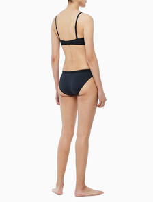 Buy 여성 퓨쳐 쉬프트 마이크로 AF 푸쉬업 브라 in color BLACK